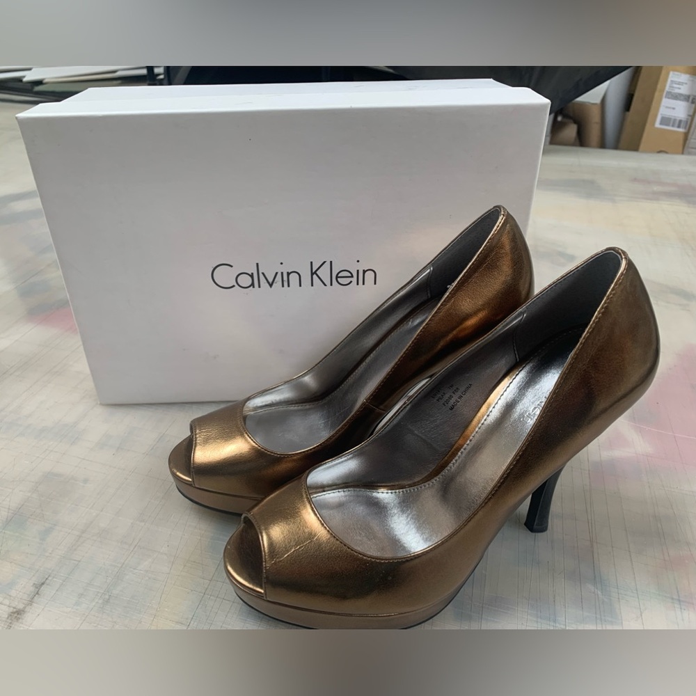 Calvin Klein Metallic Heels 7M with a Box